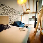 مكان تخييم De Udra *