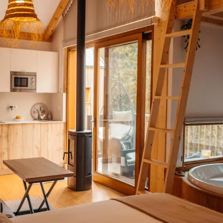 De Udra Κάμπινγκ *